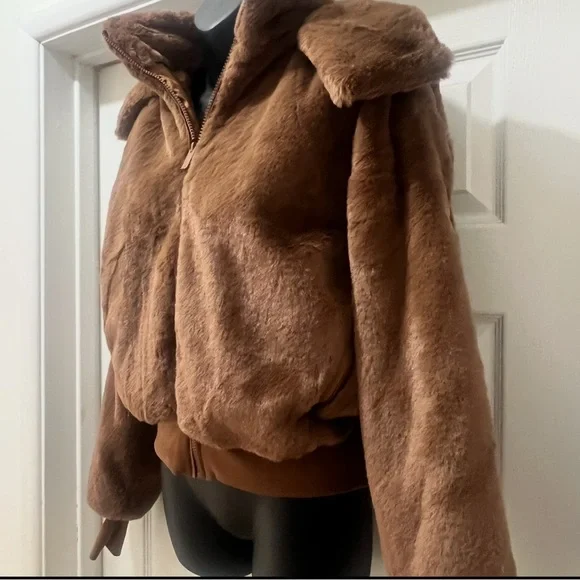 NWT Alo yoga Foxy Fur Expresso Brown  jacket  Size medium Limited Edition - Picture 7 of 9